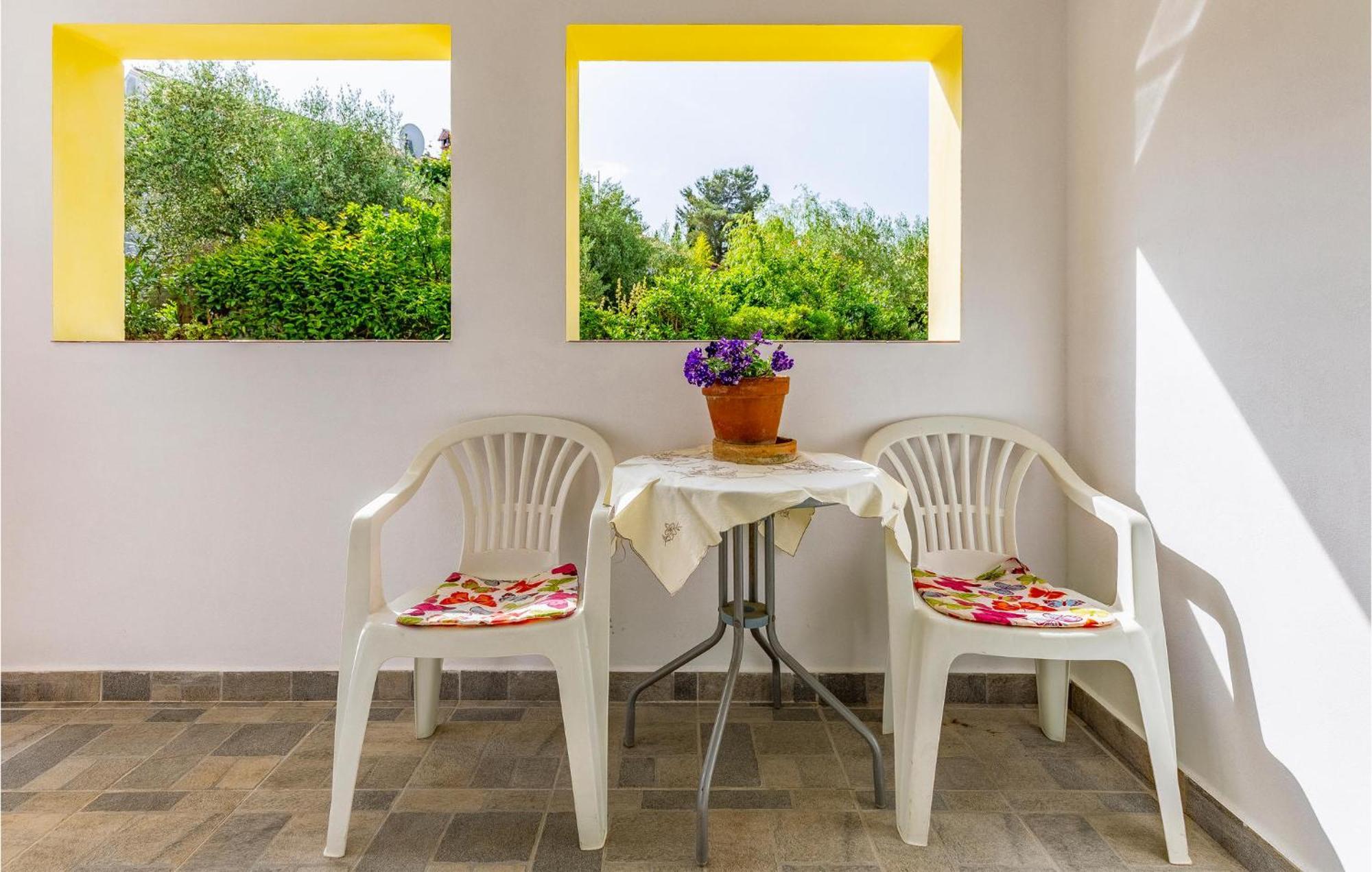 Nice Apartment In Pula With Kitchen Extérieur photo