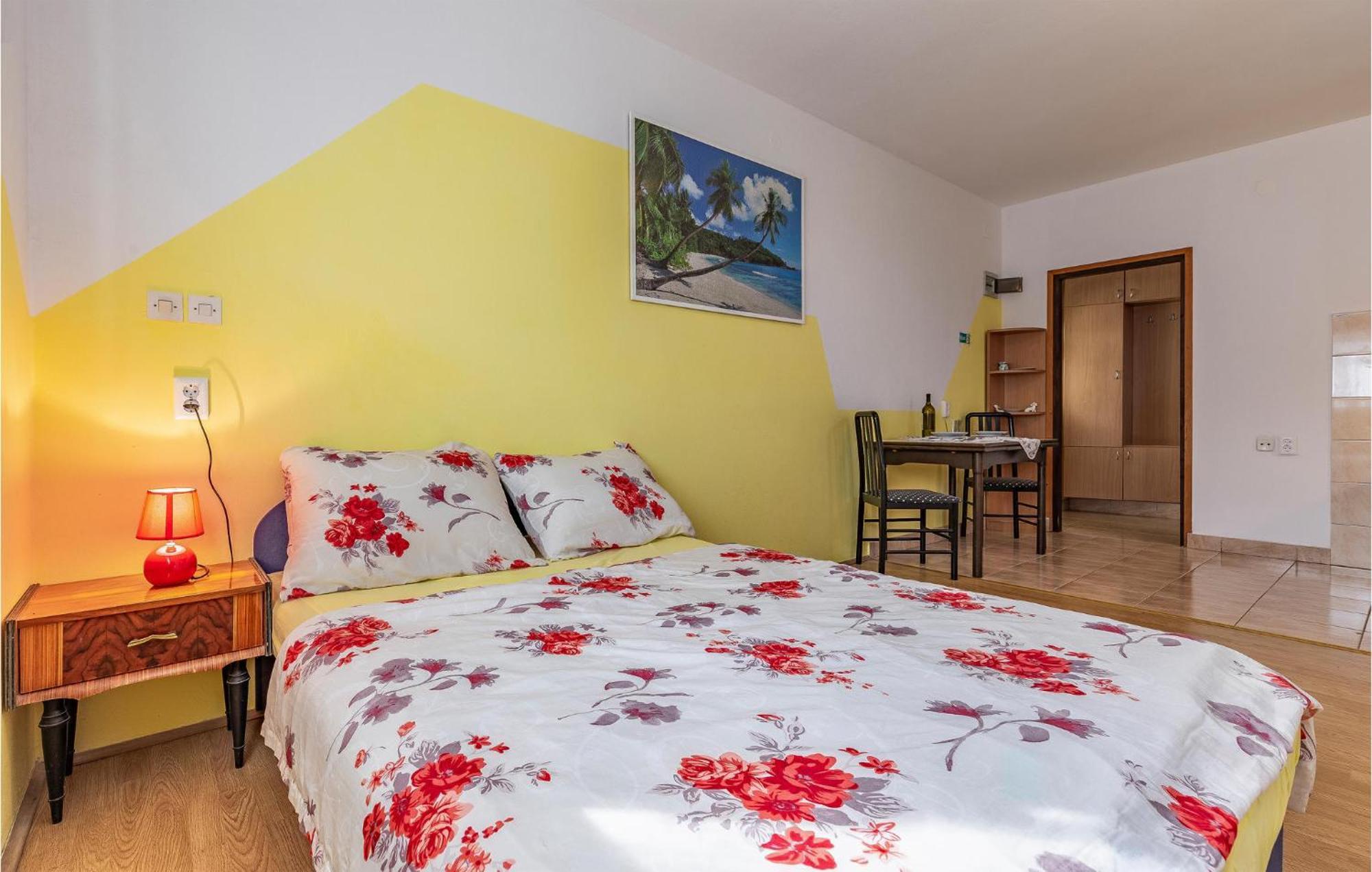 Nice Apartment In Pula With Kitchen Extérieur photo